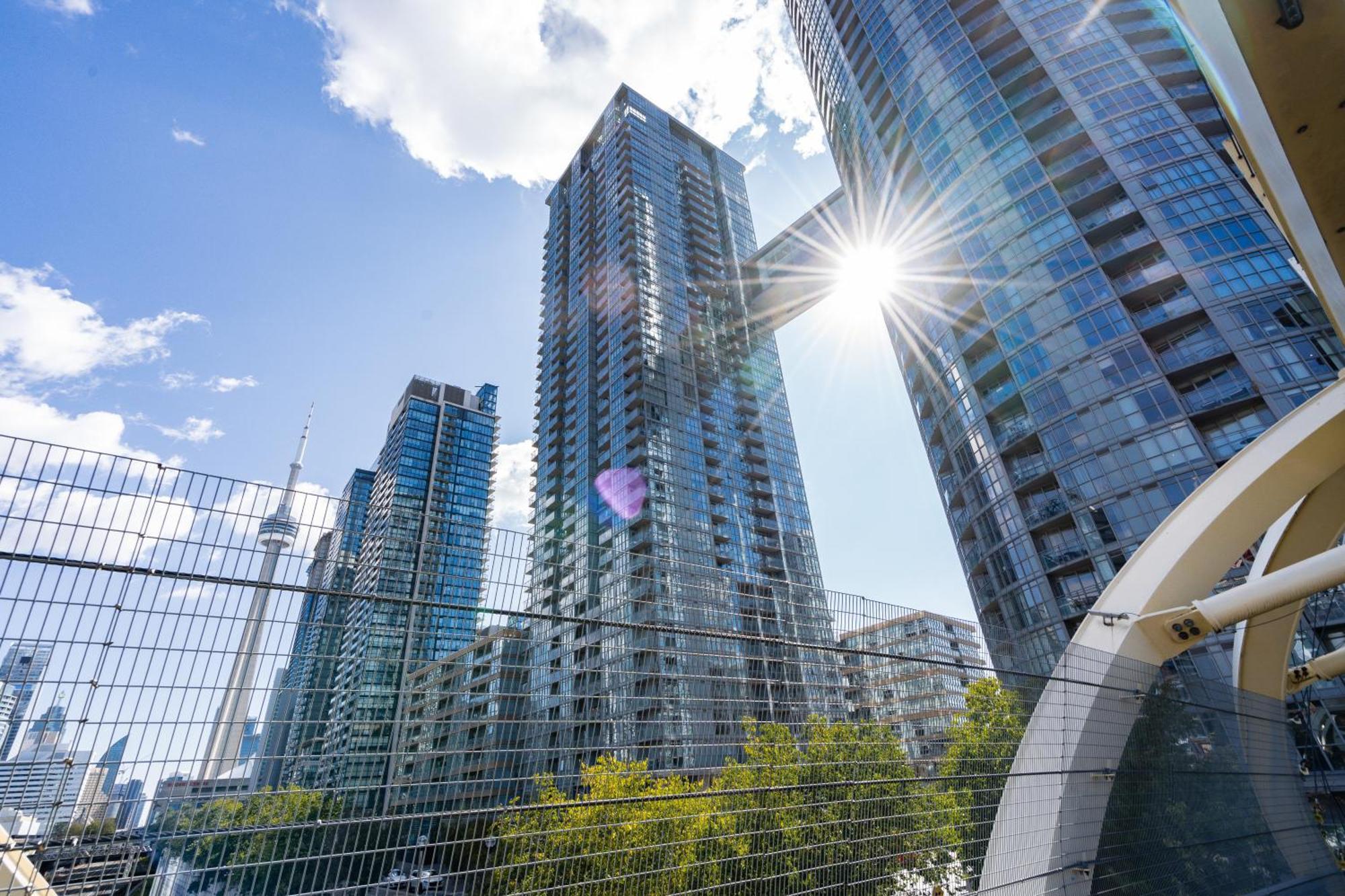Exquisite Condos By Cn Tower With Parking Toronto Bagian luar foto