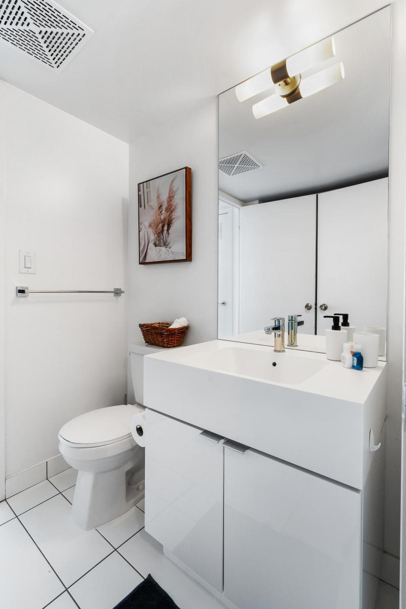 Exquisite Condos By Cn Tower With Parking Toronto Bagian luar foto